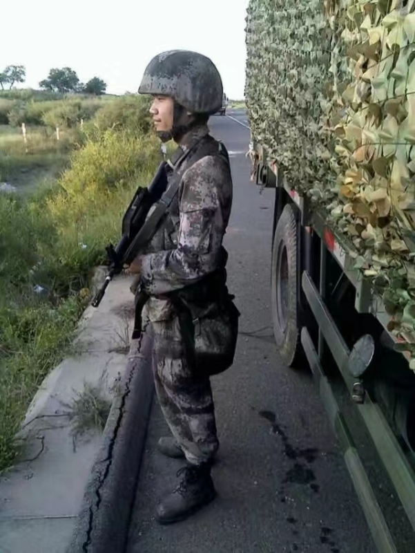 搬砖中的第一张照片--常州残疾人相亲网